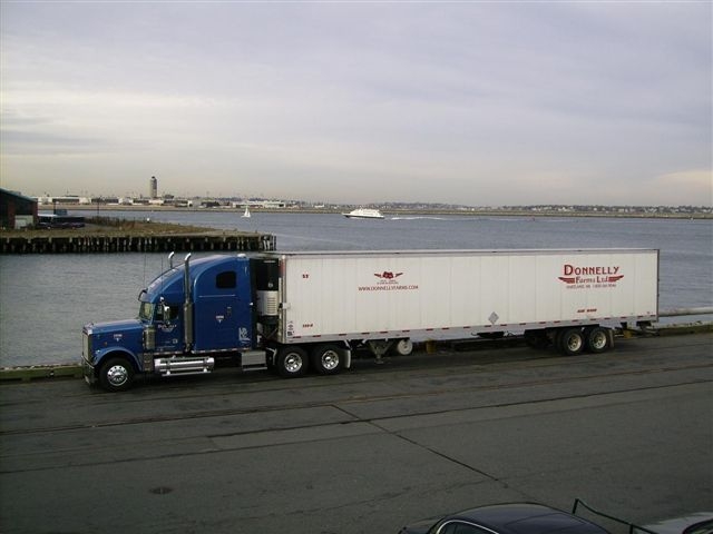 canada 2006 027.JPG - Dit is de truck van Tom van Garderen.Hij werkt voor Donnely in Canada